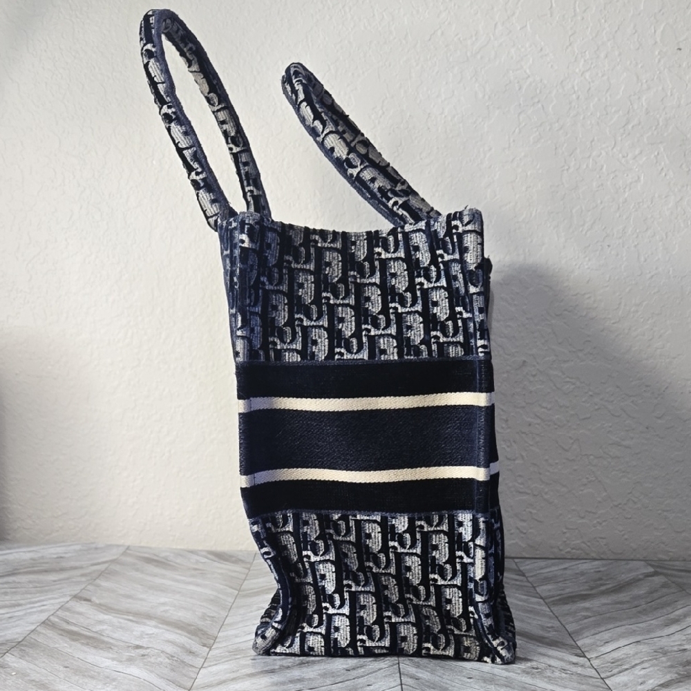 Christian Dior Blue and White Tote Bag - Picture 6 of 15